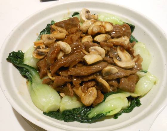 Beef Stir-fried with Baby Bokchoy and Mushroom 蘑菇牛肉炒白菜苗